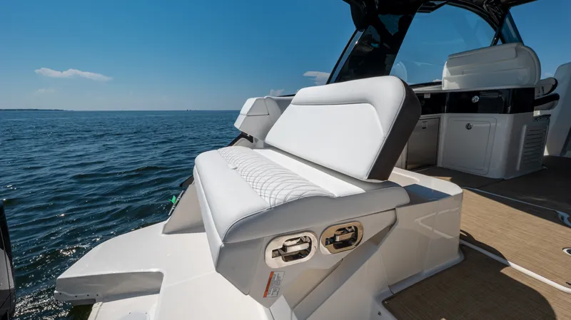 Slide: The Image of Sea Ray Sundancer 370 Outboard 2026 - 31
