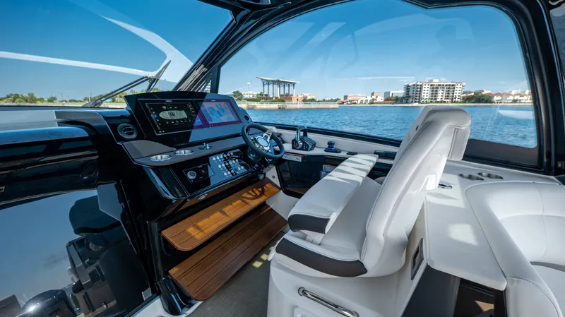 Slide: The Image of Sea Ray Sundancer 370 Outboard 2026 - 51