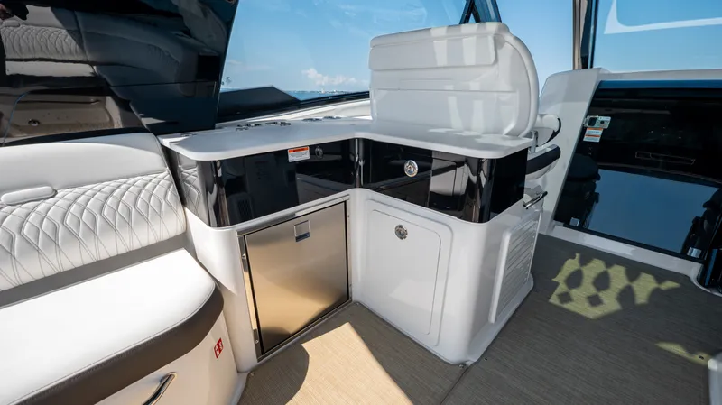 Slide: The Image of Sea Ray Sundancer 370 Outboard 2026 - 48