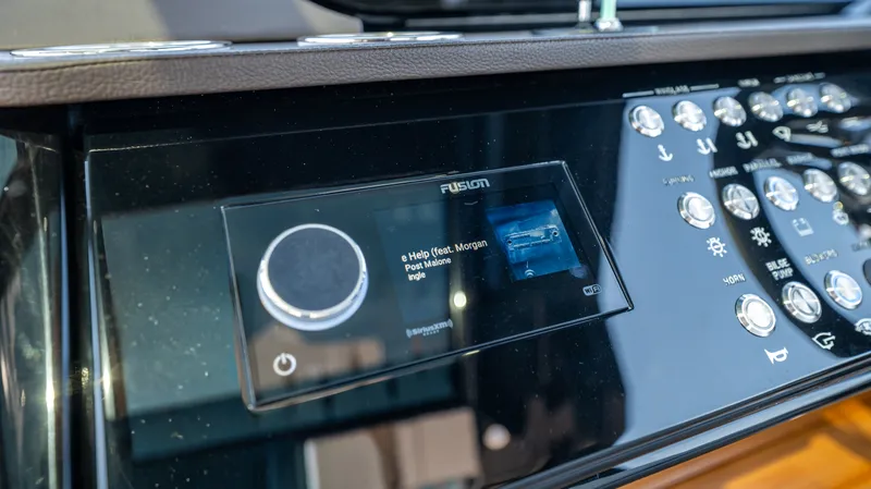 Slide: The Image of Sea Ray Sundancer 370 Outboard 2026 - 55