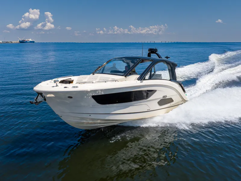 The Image of Sea Ray Sundancer 370 Outboard 2026 - 2