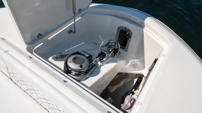 Slide: The Image of Sea Ray Sundancer 370 Outboard 2026 - 83
