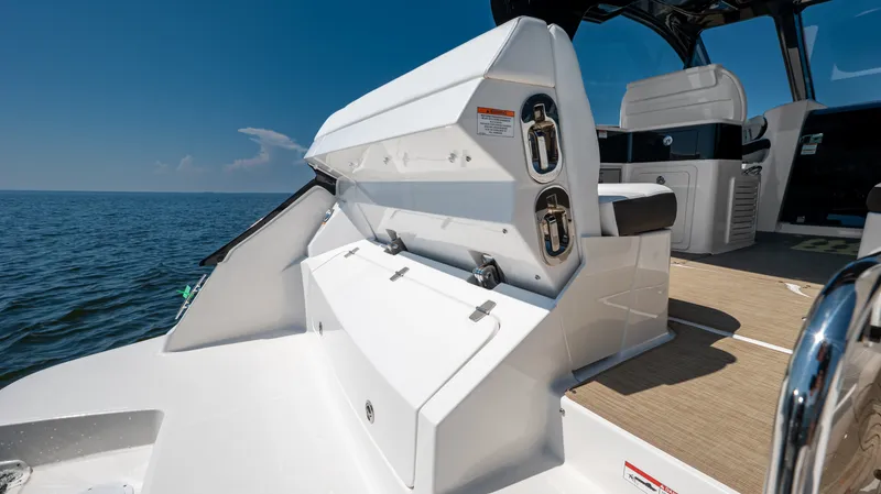 Slide: The Image of Sea Ray Sundancer 370 Outboard 2026 - 28