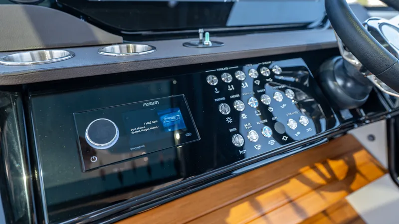 Slide: The Image of Sea Ray Sundancer 370 Outboard 2026 - 54