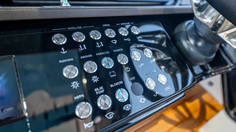 Slide: The Image of Sea Ray Sundancer 370 Outboard 2026 - 56
