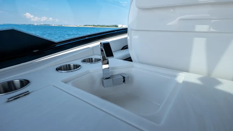 Slide: The Image of Sea Ray Sundancer 370 Outboard 2026 - 50