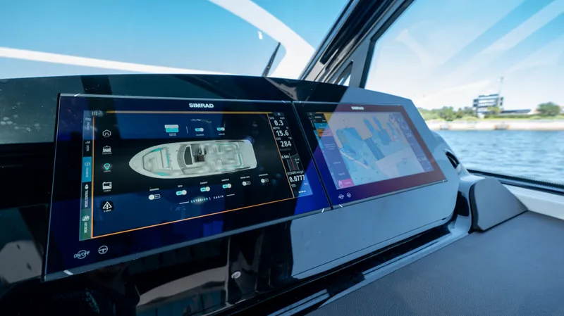 Slide: The Image of Sea Ray Sundancer 370 Outboard 2026 - 60