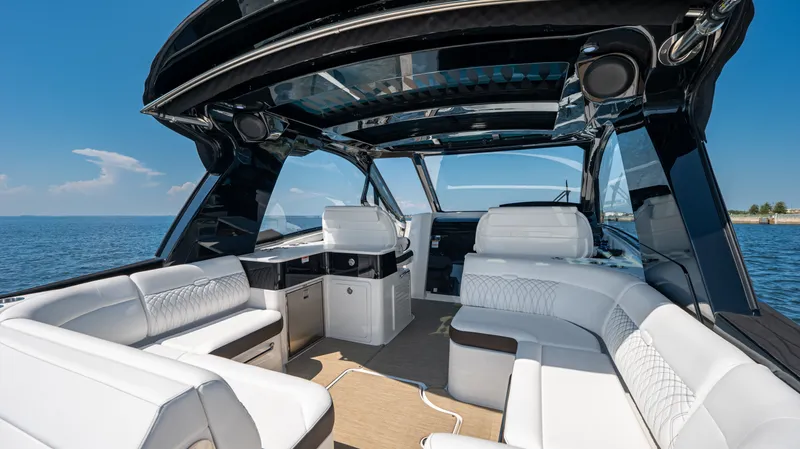 Slide: The Image of Sea Ray Sundancer 370 Outboard 2026 - 42