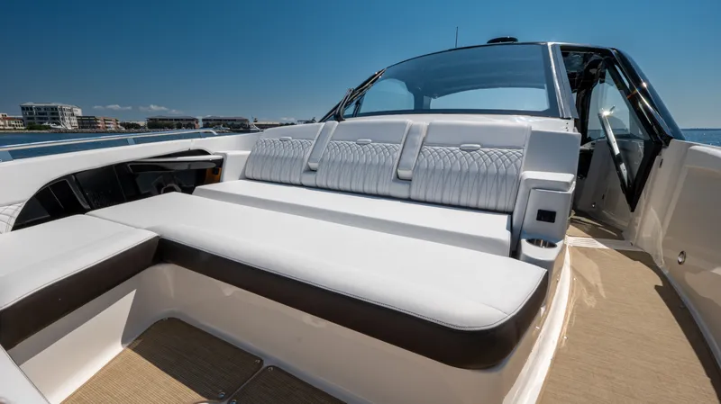 Slide: The Image of Sea Ray Sundancer 370 Outboard 2026 - 82