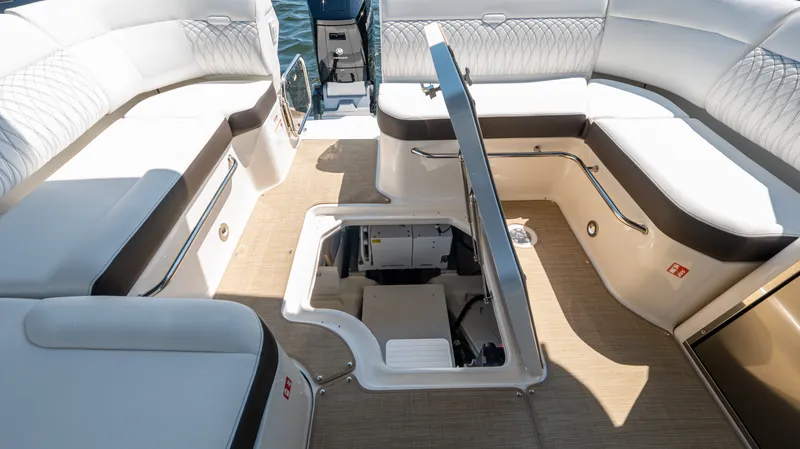 Slide: The Image of Sea Ray Sundancer 370 Outboard 2026 - 32