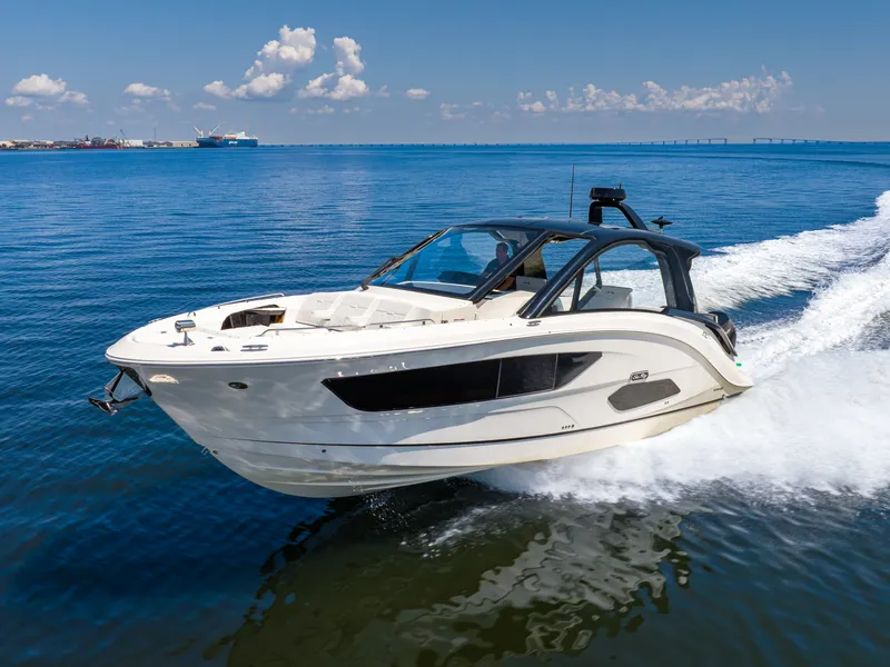 The Image of Sea Ray Sundancer 370 Outboard 2026 - 1