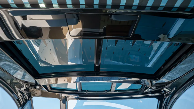 Slide: The Image of Sea Ray Sundancer 370 Outboard 2026 - 40