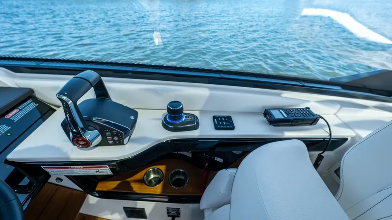 Slide: The Image of Sea Ray Sundancer 370 Outboard 2026 - 61