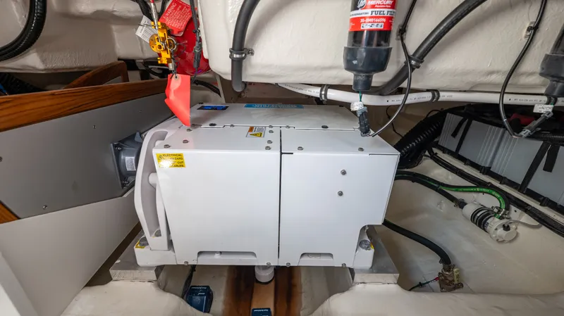 Slide: The Image of Sea Ray Sundancer 370 Outboard 2026 - 36