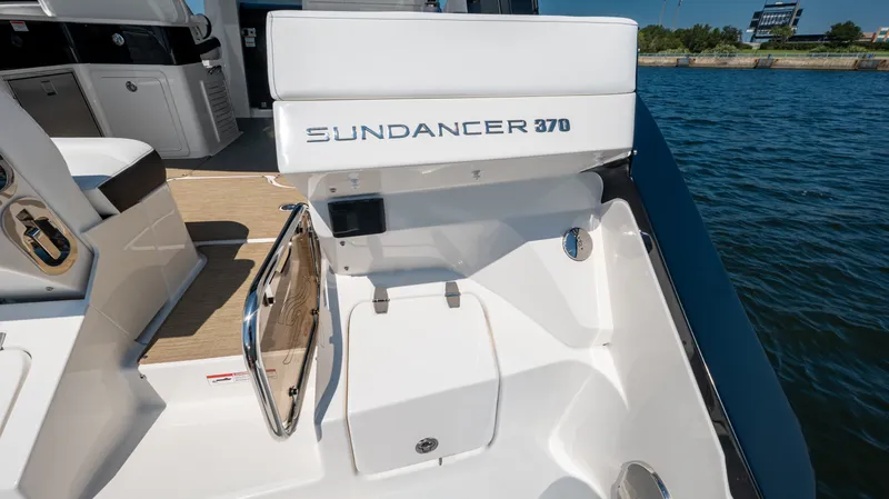 Slide: The Image of Sea Ray Sundancer 370 Outboard 2026 - 29