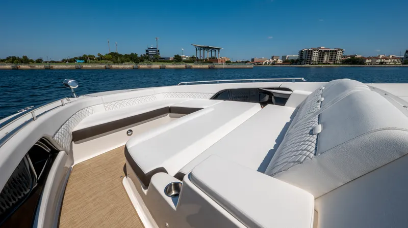 Slide: The Image of Sea Ray Sundancer 370 Outboard 2026 - 80
