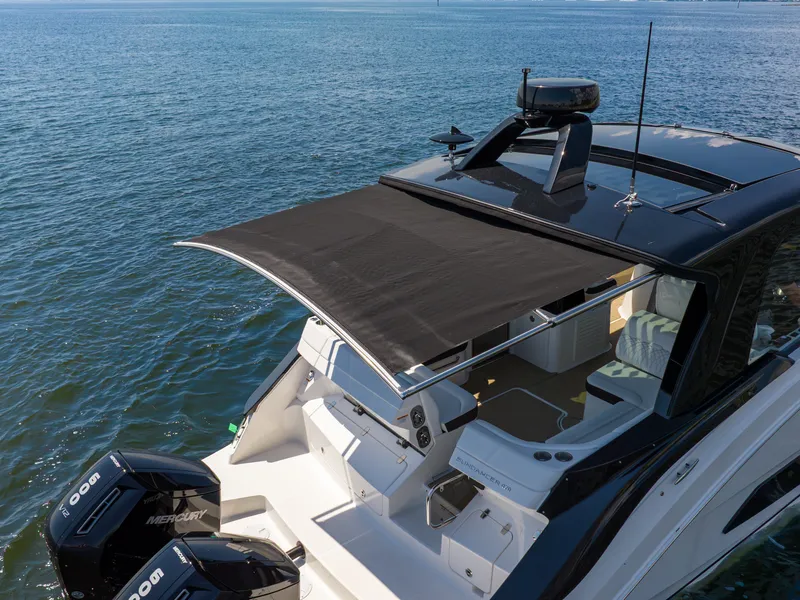 Slide: The Image of Sea Ray Sundancer 370 Outboard 2026 - 22