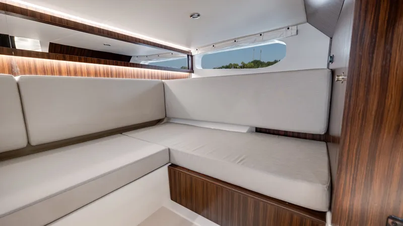 Slide: The Image of Sea Ray Sundancer 370 Outboard 2026 - 77
