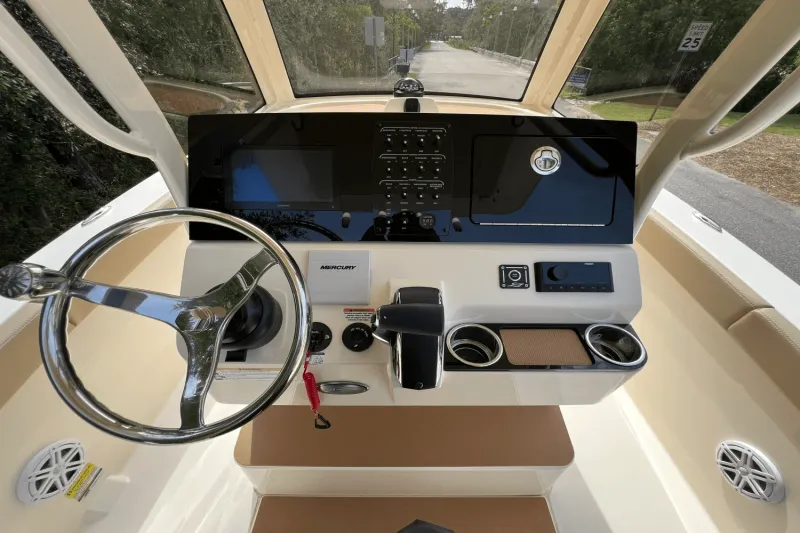 Slide: The Image of Scout 240 XSF 2025 - 11