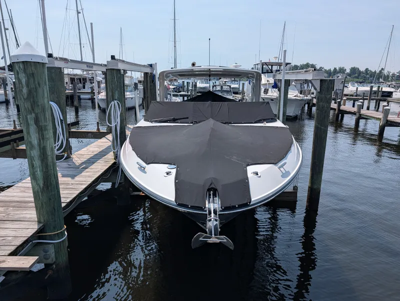 Slide: The Image of Sea Ray 350 SLX OB 2023 - 9