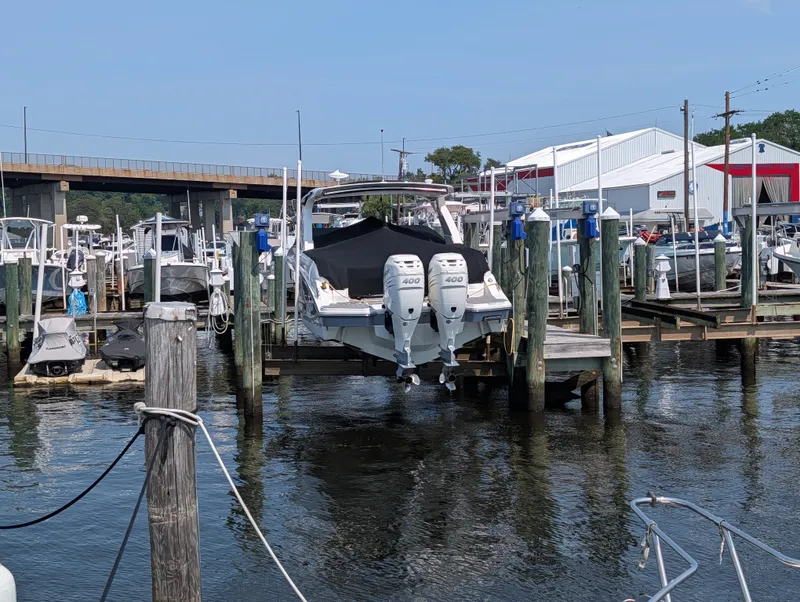 Slide: The Image of Sea Ray 350 SLX OB 2023 - 7