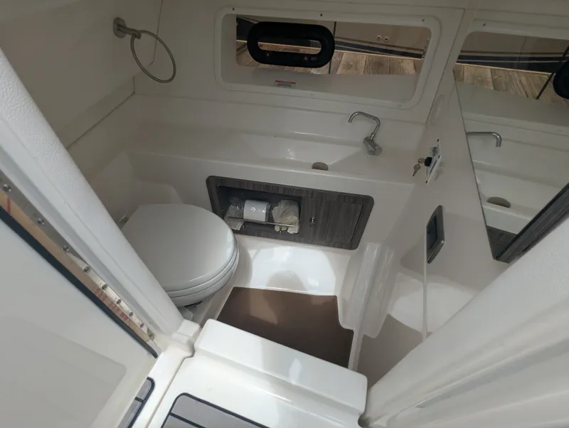 Slide: The Image of Sea Ray 350 SLX OB 2023 - 27