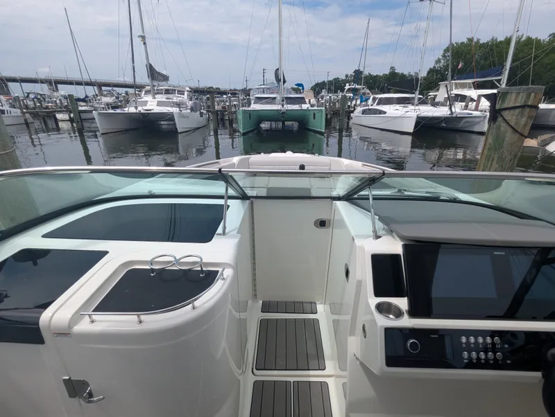 Slide: The Image of Sea Ray 350 SLX OB 2023 - 15