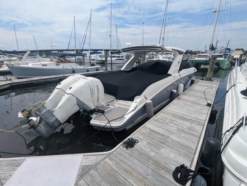 Slide: The Image of Sea Ray 350 SLX OB 2023 - 11