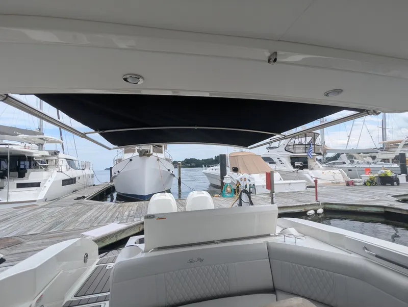 Slide: The Image of Sea Ray 350 SLX OB 2023 - 39