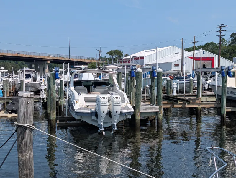 Slide: The Image of Sea Ray 350 SLX OB 2023 - 6