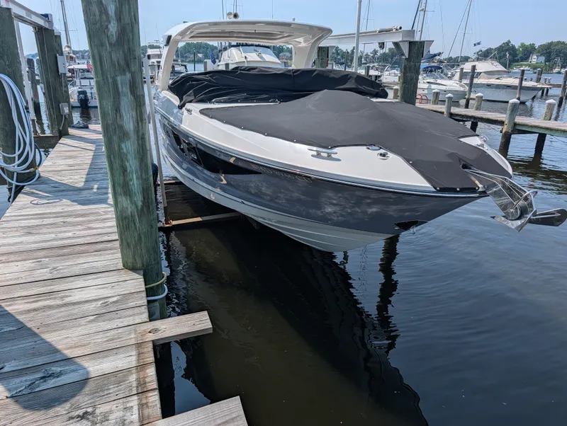 Slide: The Image of Sea Ray 350 SLX OB 2023 - 8