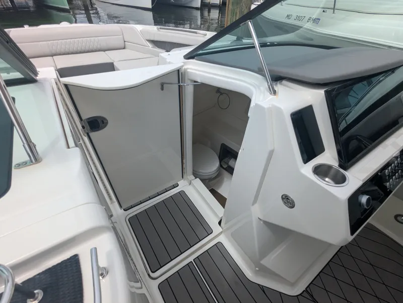 Slide: The Image of Sea Ray 350 SLX OB 2023 - 26