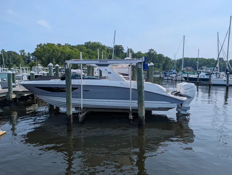 Slide: The Image of Sea Ray 350 SLX OB 2023 - 3