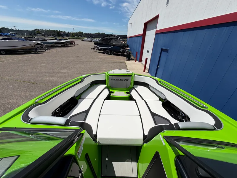 Slide: The Image of Yamaha 255X 2022 - 32
