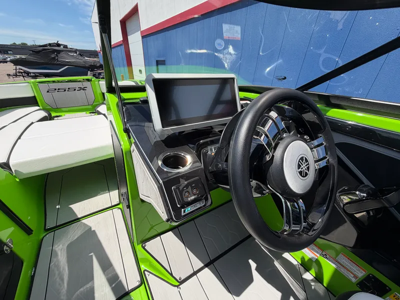 Slide: The Image of Yamaha 255X 2022 - 28