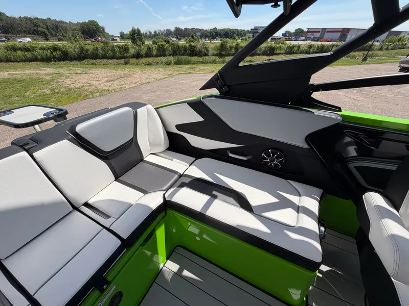 Slide: The Image of Yamaha 255X 2022 - 19
