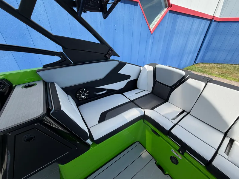 Slide: The Image of Yamaha 255X 2022 - 15