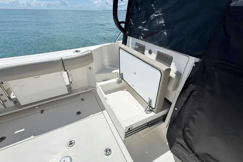Slide: The Image of Boston Whaler 365 Conquest 2026 - 18