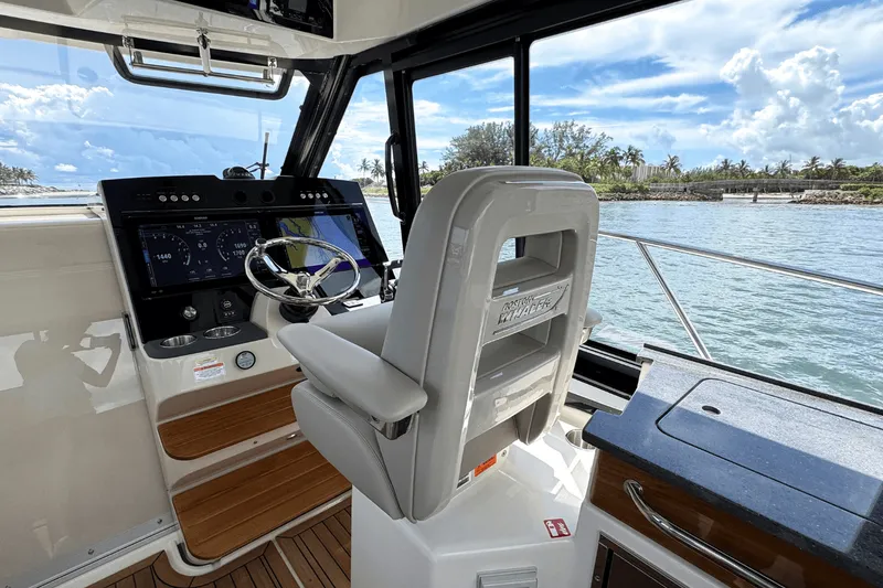 Slide: The Image of Boston Whaler 365 Conquest 2026 - 23
