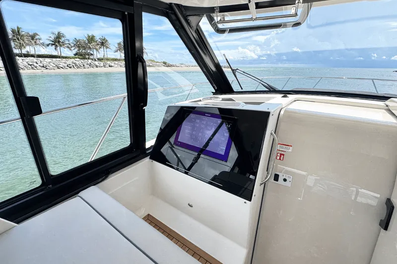 Slide: The Image of Boston Whaler 365 Conquest 2026 - 25