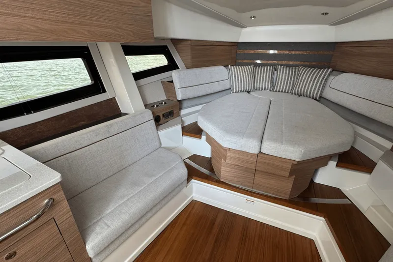 Slide: The Image of Boston Whaler 365 Conquest 2026 - 37