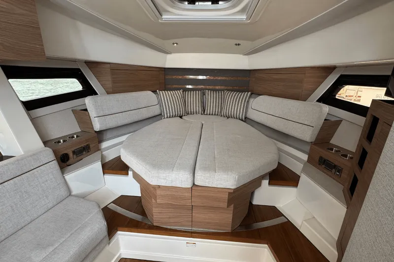 Slide: The Image of Boston Whaler 365 Conquest 2026 - 40