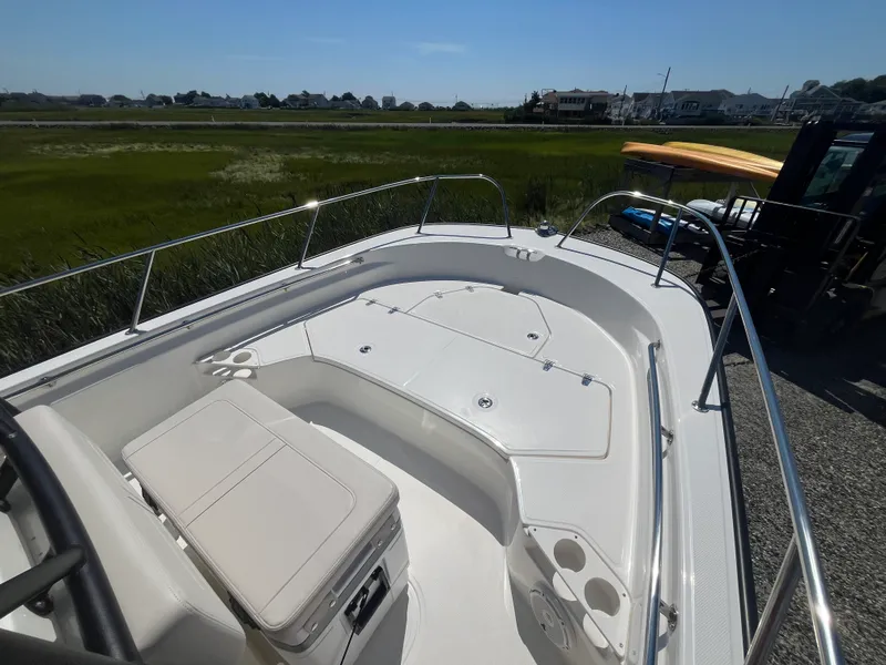 Slide: The Image of Boston Whaler 210 Montauk 2027 - 11