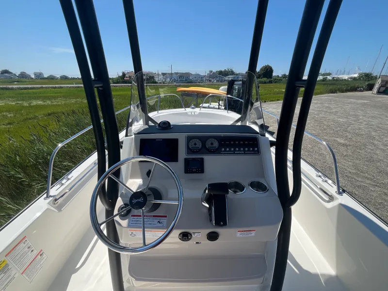 Slide: The Image of Boston Whaler 210 Montauk 2027 - 8