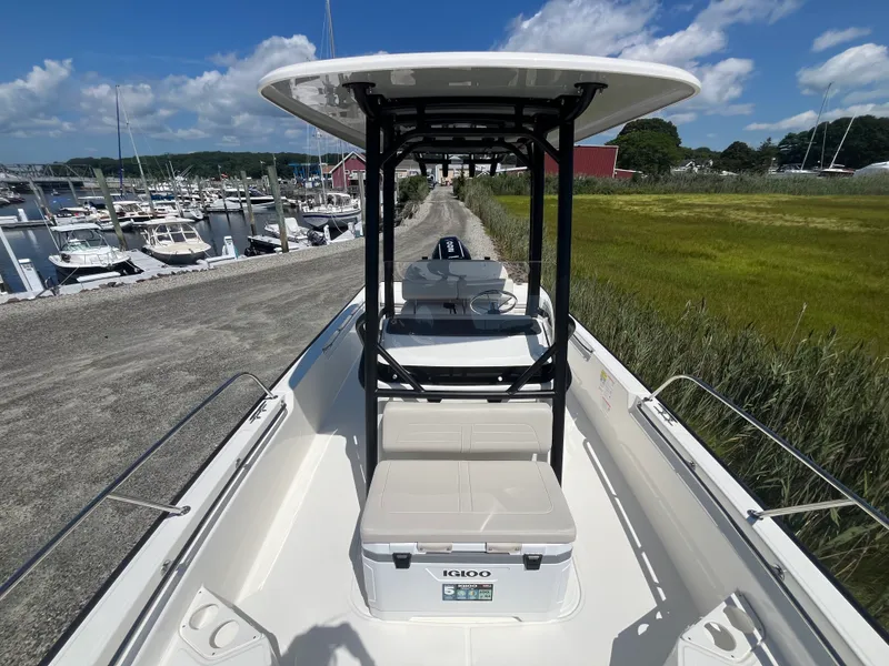 Slide: The Image of Boston Whaler 210 Montauk 2027 - 15