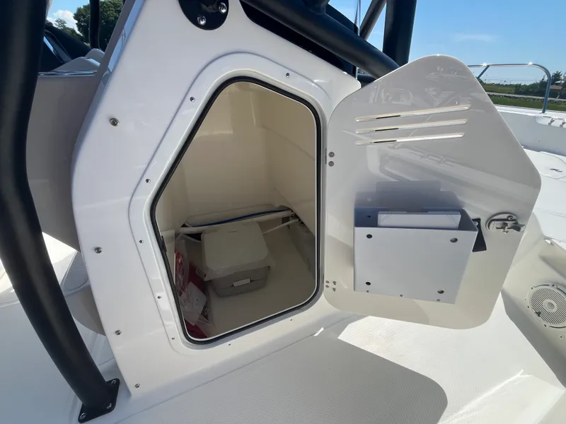 Slide: The Image of Boston Whaler 210 Montauk 2027 - 10