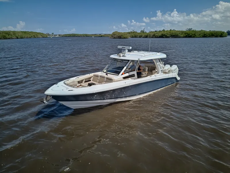 Slide: The Image of Boston Whaler 350 REALM 2025 - 8