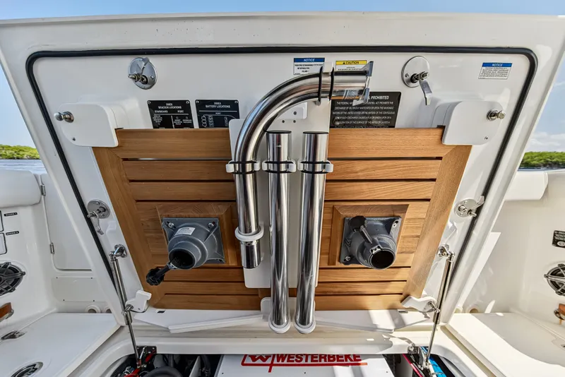 Slide: The Image of Boston Whaler 350 REALM 2025 - 89