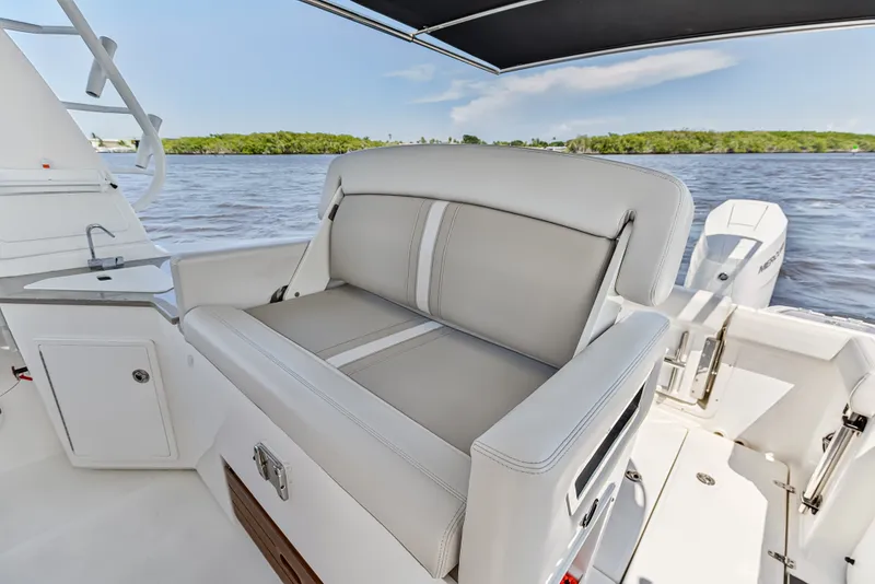 Slide: The Image of Boston Whaler 350 REALM 2025 - 86