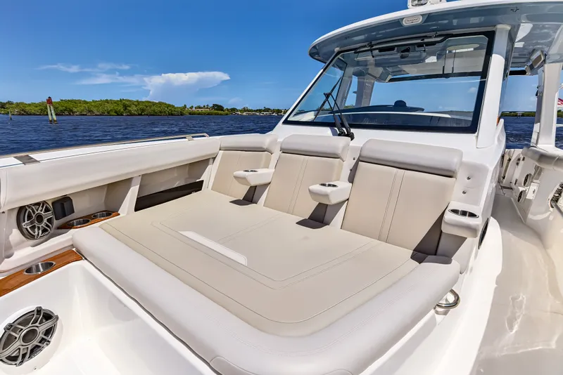Slide: The Image of Boston Whaler 350 REALM 2025 - 41
